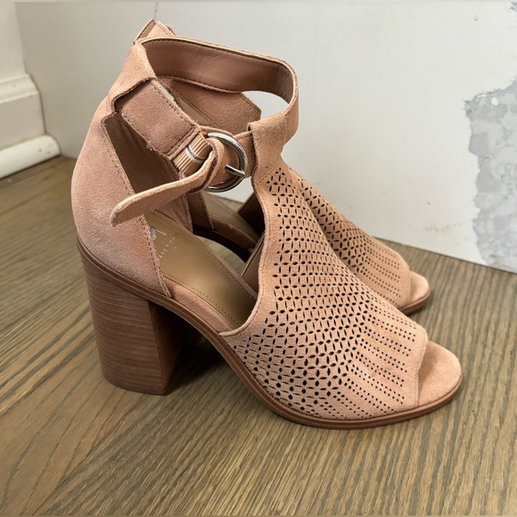 NWOT Marc Fisher Tan Vixen Cutout Suede Sandals women’s size 8 - Picture 2 of 10